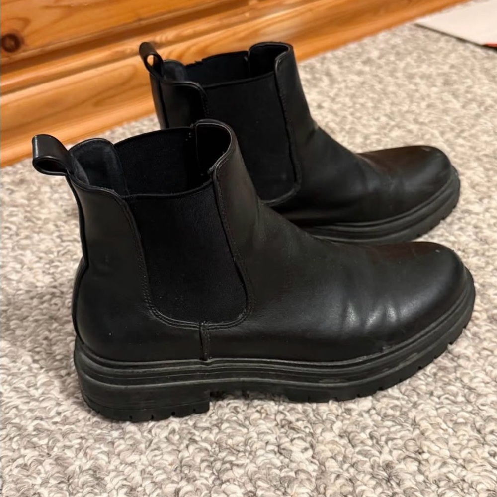 Steve Madden Black Leather Chukka Chelsea Boots